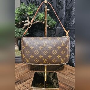 SOLD‼️Authentic Louis Vuitton Pochette Accessories Monogram
